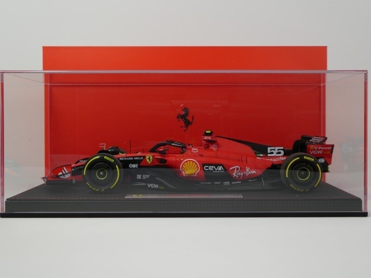 Formule 1 Ferrari F1 SF-23 #55 Team Scuderia GP Spa Belgium 2023 C.Sainz + Showcase - 1:18 - BBR Formule 1 Ferrari F1 SF-23 #55 Team Scuderia GP Spa Belgium 2023 C.Sainz + Showcase - 1:18 - BBR