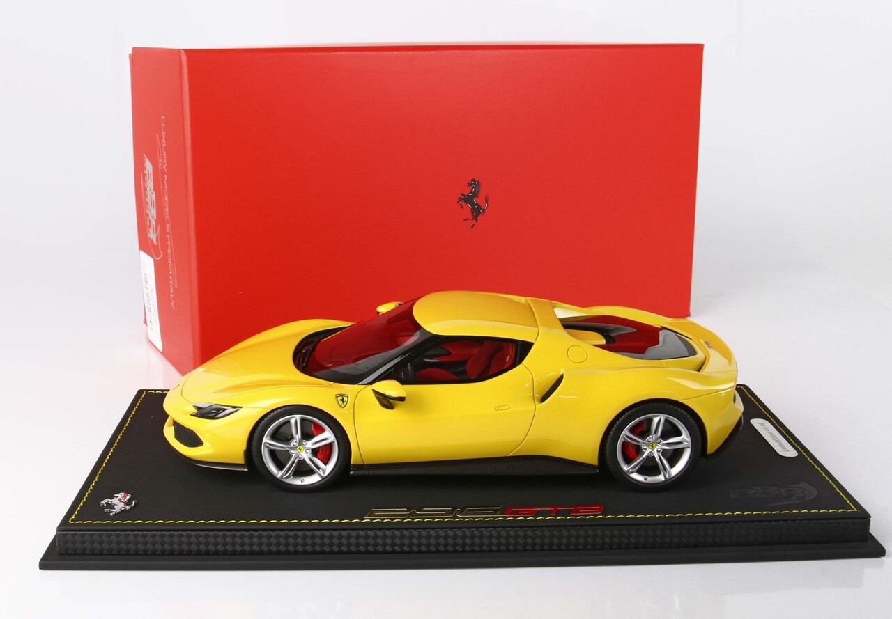 Ferrari Ferrari 296 GTB Hybrid 830HP V6 2021 + Showcase - 1:18 - BBR Ferrari Ferrari 296 GTB Hybrid 830HP V6 2021 + Showcase - 1:18 - BBR
