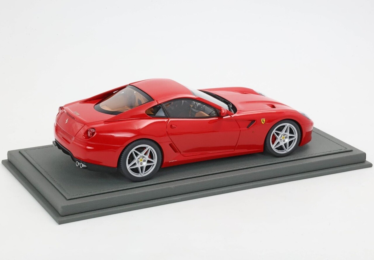 Ferrari Ferrari 599 GTB Fiorano 2007 - F-1 Gear Box + Showcase - 1:18 - BBR Ferrari Ferrari 599 GTB Fiorano 2007 - F-1 Gear Box + Showcase - 1:18 - BBR