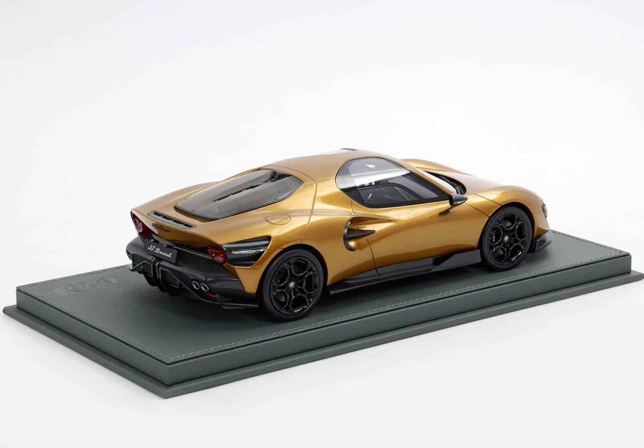 Alfa Romeo Alfa Romeo 33 Stradale 2025 + Showcase - 1:18 - BBR Alfa Romeo Alfa Romeo 33 Stradale 2025 + Showcase - 1:18 - BBR