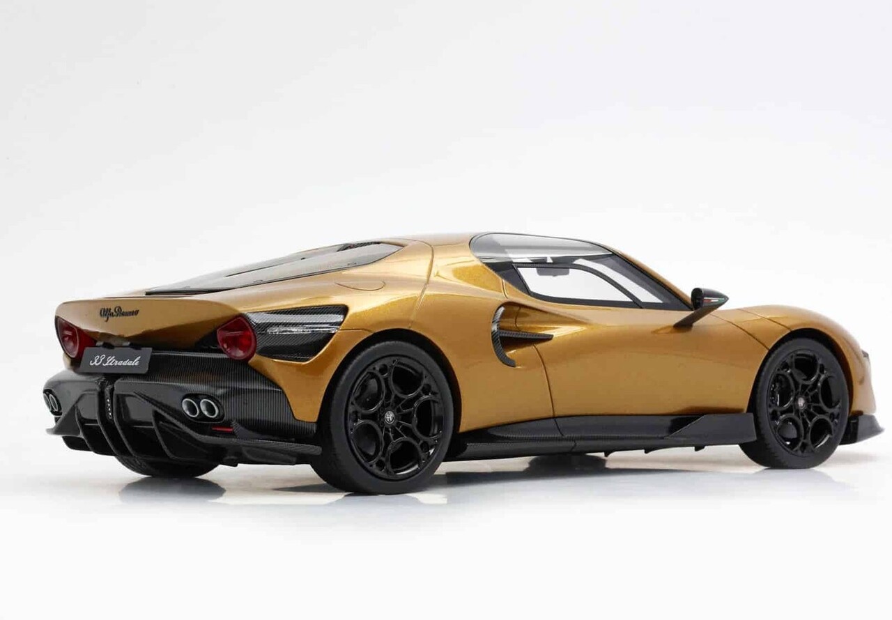 Alfa Romeo Alfa Romeo 33 Stradale 2025 + Showcase - 1:18 - BBR Alfa Romeo Alfa Romeo 33 Stradale 2025 + Showcase - 1:18 - BBR