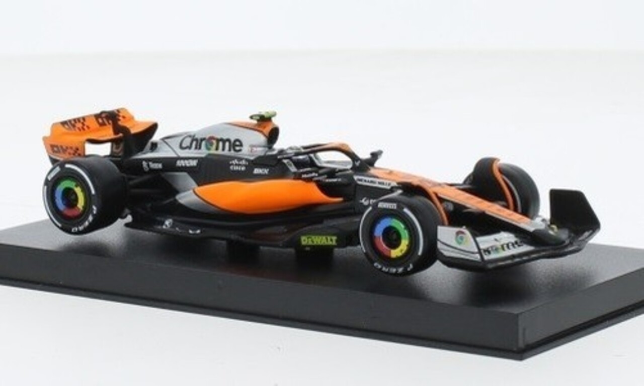 Formule 1 McLaren F1 MCL60 #4 Team McLaren British GP 2023 (L. Norris) + Pilot + Showcase - 1:43 - Bburago