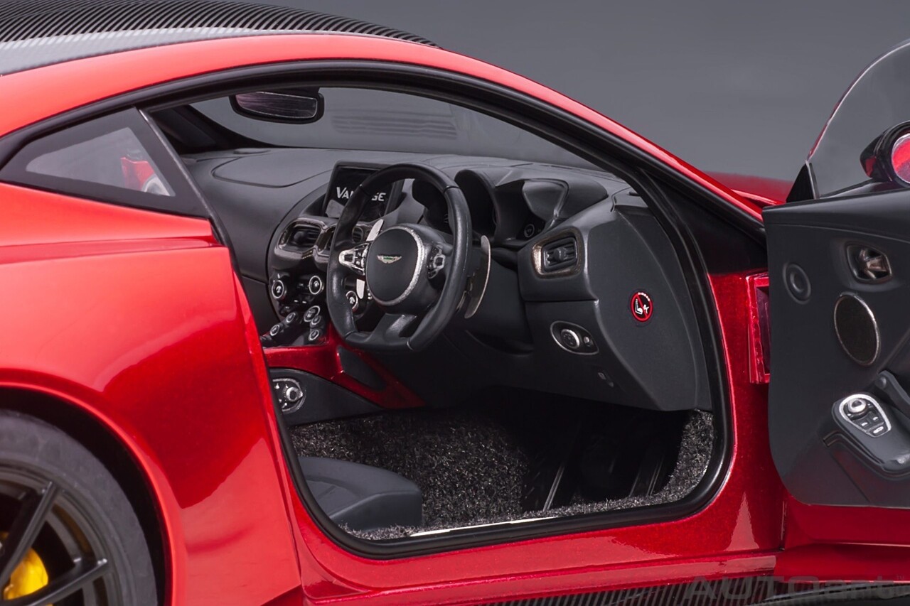 Aston Martin Aston Martin Vantage 2019 - 1:18 - AUTOart Aston Martin Aston Martin Vantage 2019 - 1:18 - AUTOart