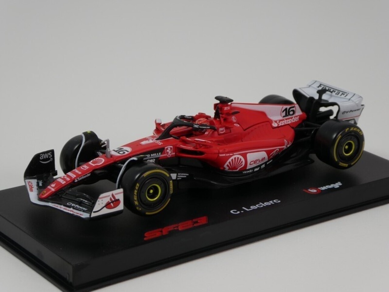 Formule 1 Ferrari SF-23 #16 Team Scuderia Ferrari 2nd GP Las Vegas 2023 (C.Leclerc) + Pilot + Showcase - 1:43 - Bburago Formule 1 Ferrari SF-23 #16 Team Scuderia Ferrari 2nd GP Las Vegas 2023 (C.Leclerc) + Pilot + Showcase - 1:43 - Bburago