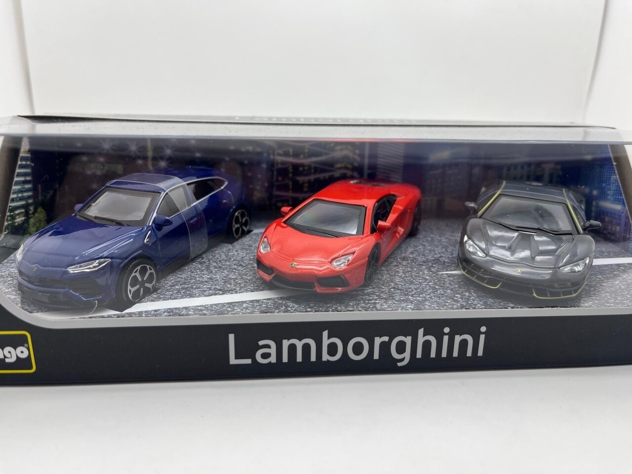 Lamborghini Lamborghini SET 3x: Urus 2018 + Aventador 2018 + Centenario LP770-4 2016 - 1:43 - Bburago Lamborghini Lamborghini SET 3x: Urus 2018 + Aventador 2018 + Centenario LP770-4 2016 - 1:43 - Bburago