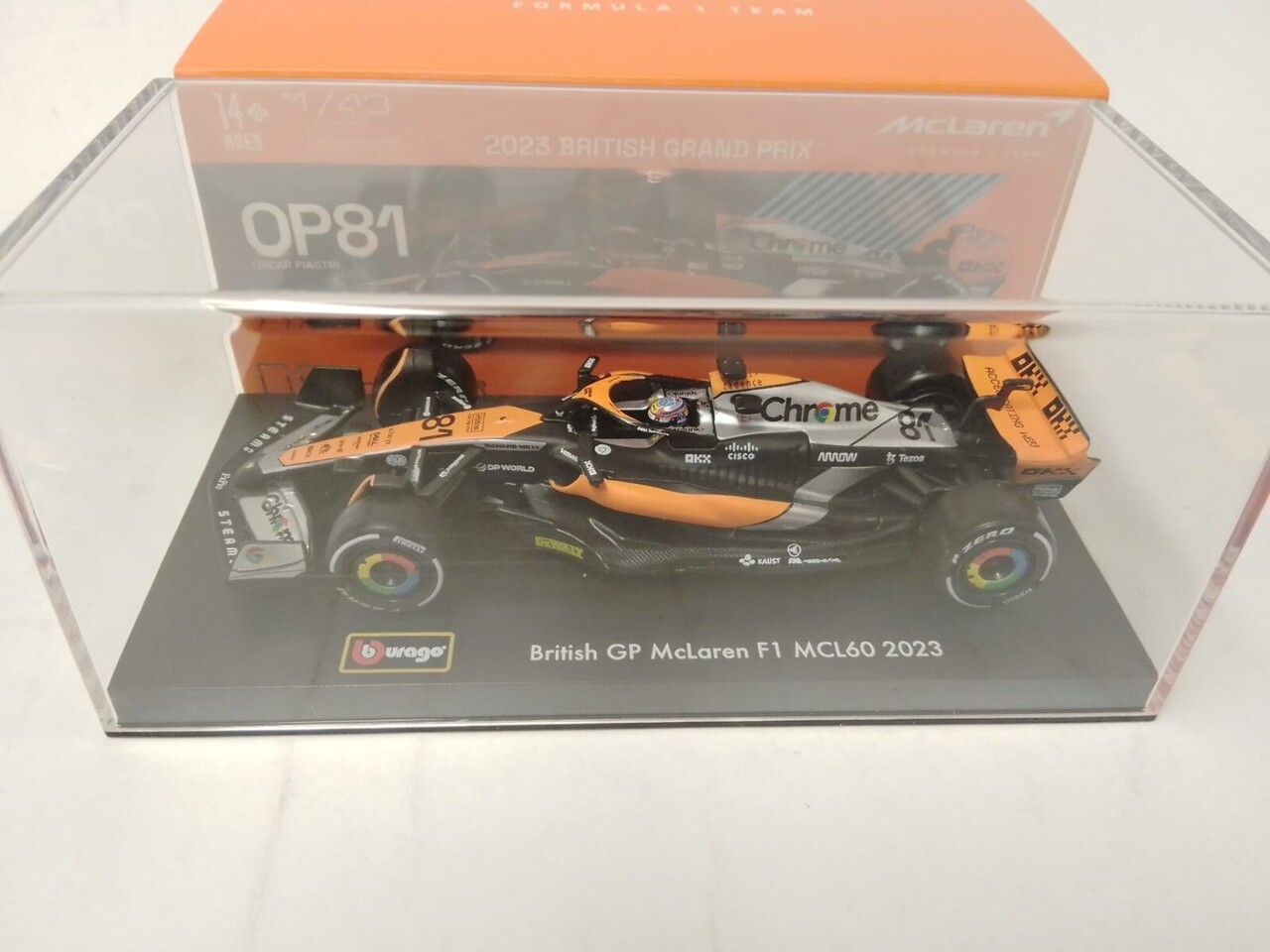 Formule 1 McLaren F1 MCL39 #81 Team McLaren 2nd British GP Silverstone 2025 + Pilot + Showcase (O.Piastri) - 1:43 - Bburago Formule 1 McLaren F1 MCL39 #81 Team McLaren 2nd British GP Silverstone 2025 + Pilot + Showcase (O.Piastri) - 1:43 - Bburago