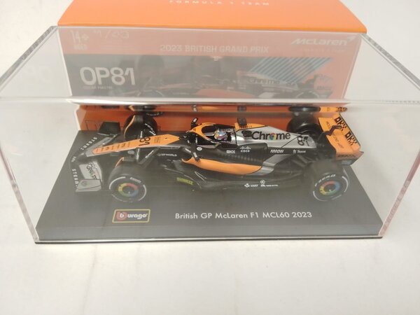 Formule 1 McLaren F1 MCL39 #81 Team McLaren 2nd British GP Silverstone 2025 + Pilot + Showcase (O.Piastri) - 1:43 - Bburago Formule 1 McLaren F1 MCL39 #81 Team McLaren 2nd British GP Silverstone 2025 + Pilot + Showcase (O.Piastri) - 1:43 - Bburago