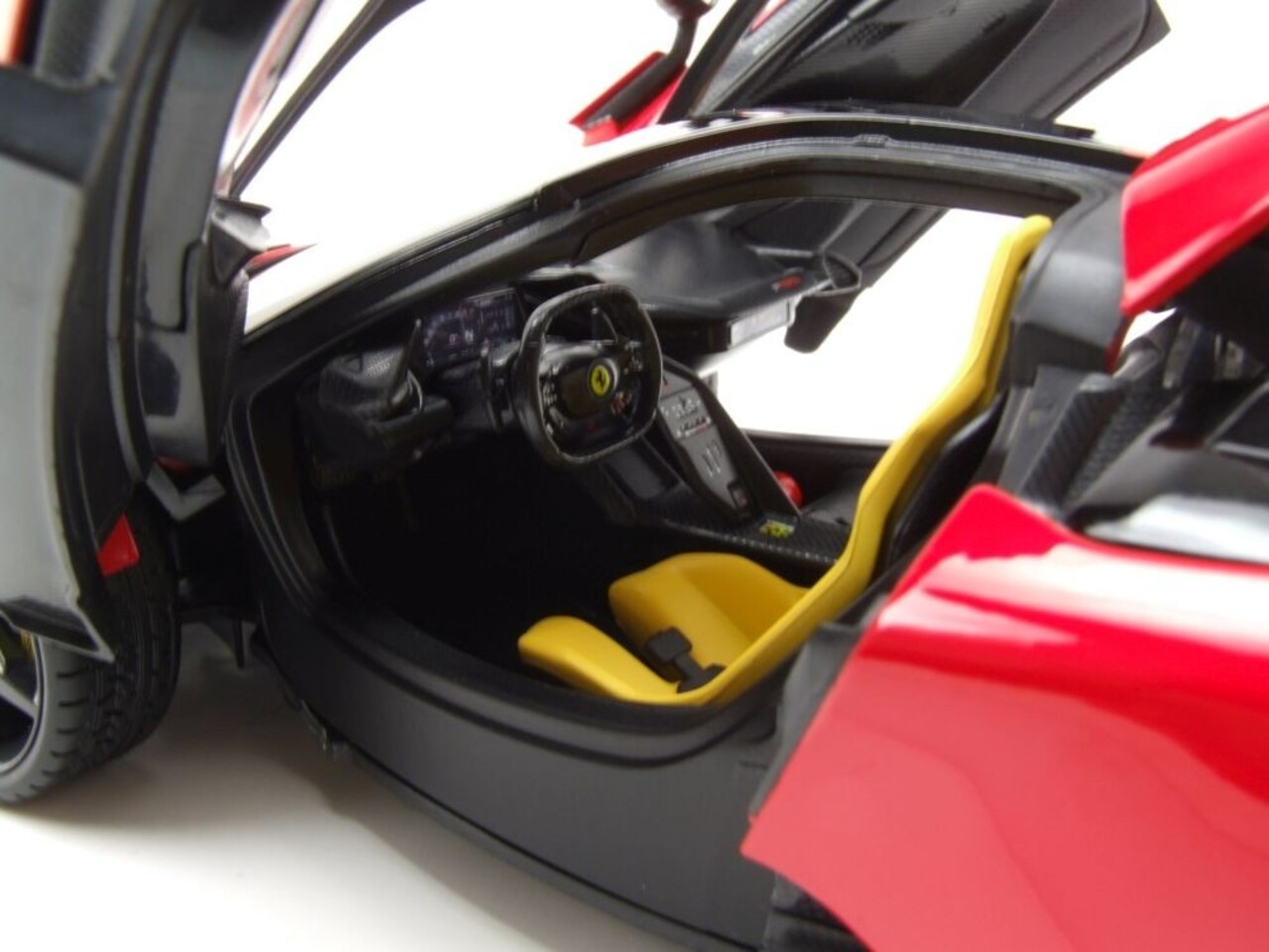 Ferrari Ferrari F80 2024 (Black Wheels) - 1:18 - Bburago Ferrari Ferrari F80 2024 (Black Wheels) - 1:18 - Bburago