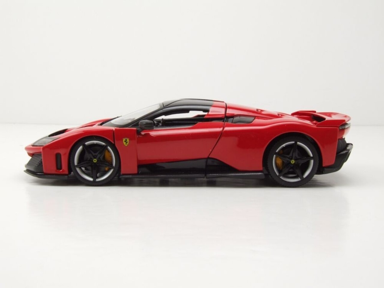 Ferrari Ferrari F80 2024 (Silver Black Wheels) - 1:18 - Bburago Ferrari Ferrari F80 2024 (Silver Black Wheels) - 1:18 - Bburago