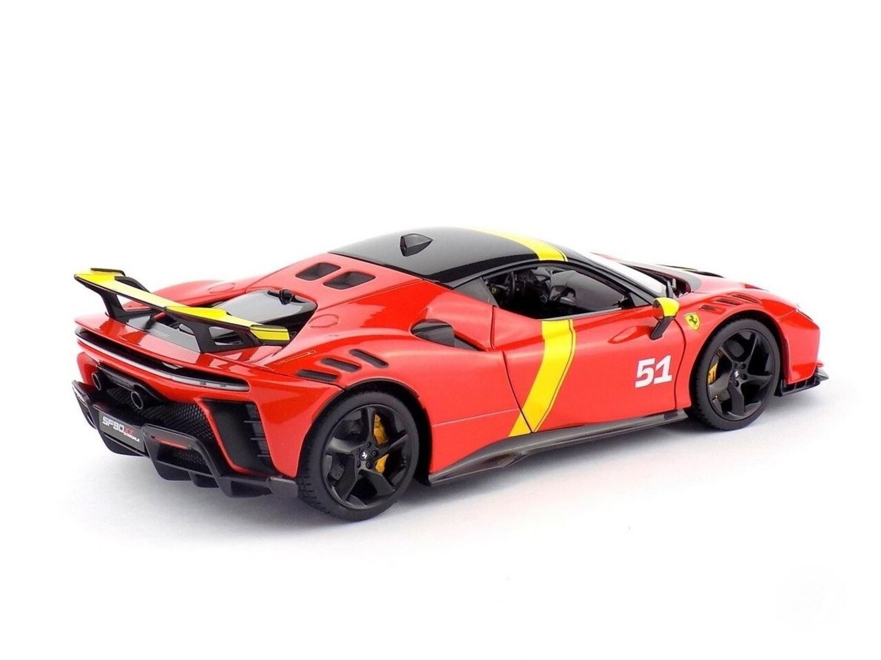 Ferrari Ferrari SF90 XX #51 24H Le Mans Winner Livery + Showcase - 1:18 - Bburago Ferrari Ferrari SF90 XX #51 24H Le Mans Winner Livery + Showcase - 1:18 - Bburago