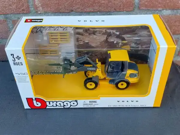 Volvo Volvo L25H Wheel Loader Forklift - 1:50 - Bburago Volvo Volvo L25H Wheel Loader Forklift - 1:50 - Bburago