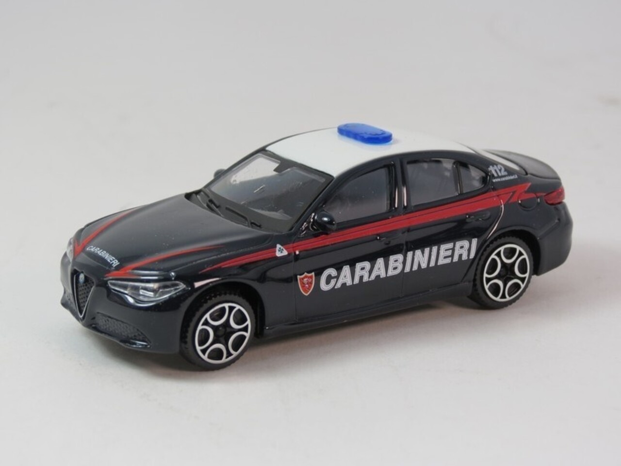 Alfa Romeo Alfa Romeo Giulia 2015 'Carabinieri' - 1:43 - Bburago Alfa Romeo Alfa Romeo Giulia 2015 'Carabinieri' - 1:43 - Bburago