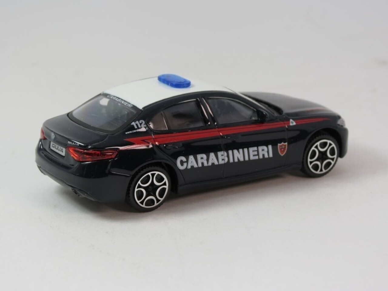 Alfa Romeo Alfa Romeo Giulia 2015 'Carabinieri' - 1:43 - Bburago Alfa Romeo Alfa Romeo Giulia 2015 'Carabinieri' - 1:43 - Bburago