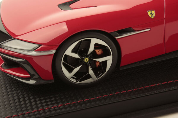 Ferrari Ferrari 12 Cilindri + Showcase  - 1:18 - MR Collection Models