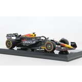 Formule 1 Red Bull F1 RB20 #11 Team Oracle Red Bull Racing Season 2024 (S.Perez) + Pilot + Showcase- 1:24 - Bburago