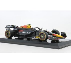 Formule 1 Red Bull F1 RB20 #11 Team Oracle Red Bull Racing Season 2024 (S.Perez) + Pilot + Showcase - 1:24 - Bburago