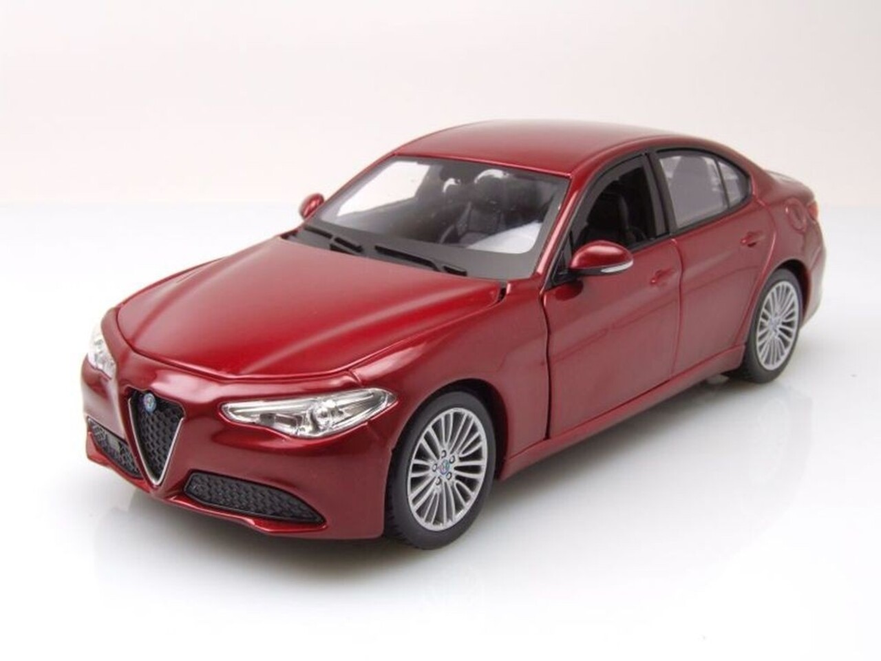 Alfa Romeo Alfa Romeo Giulia 2016 - 1:24 - Bburago