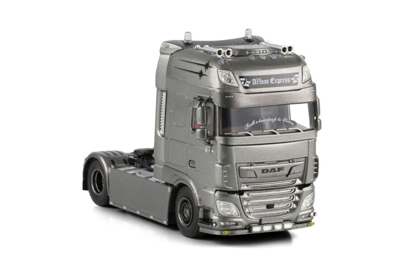 DAF DAF XF Super Space Cab MY2017 Tractor 4x2 - 1:50 - WSI Models DAF DAF XF Super Space Cab MY2017 Tractor 4x2 - 1:50 - WSI Models