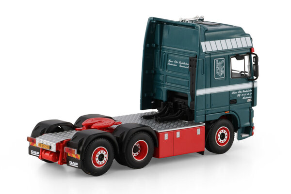 DAF DAF XF95 Super Space Cab Tractor 6x2 Tag Axle 'Fredsholm' - 1:50 - WSI Models DAF DAF XF95 Super Space Cab Tractor 6x2 Tag Axle 'Fredsholm' - 1:50 - WSI Models