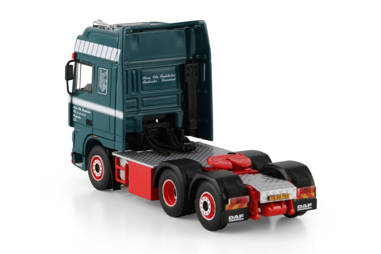 DAF DAF XF95 Super Space Cab Tractor 6x2 Tag Axle 'Fredsholm' - 1:50 - WSI Models DAF DAF XF95 Super Space Cab Tractor 6x2 Tag Axle 'Fredsholm' - 1:50 - WSI Models