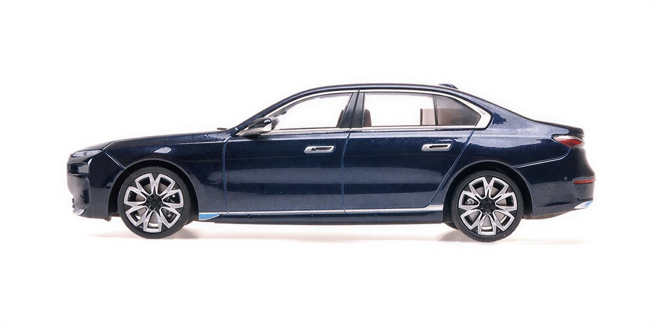 BMW BMW i7 2023 - 1:43 - Minichamps BMW BMW i7 2023 - 1:43 - Minichamps
