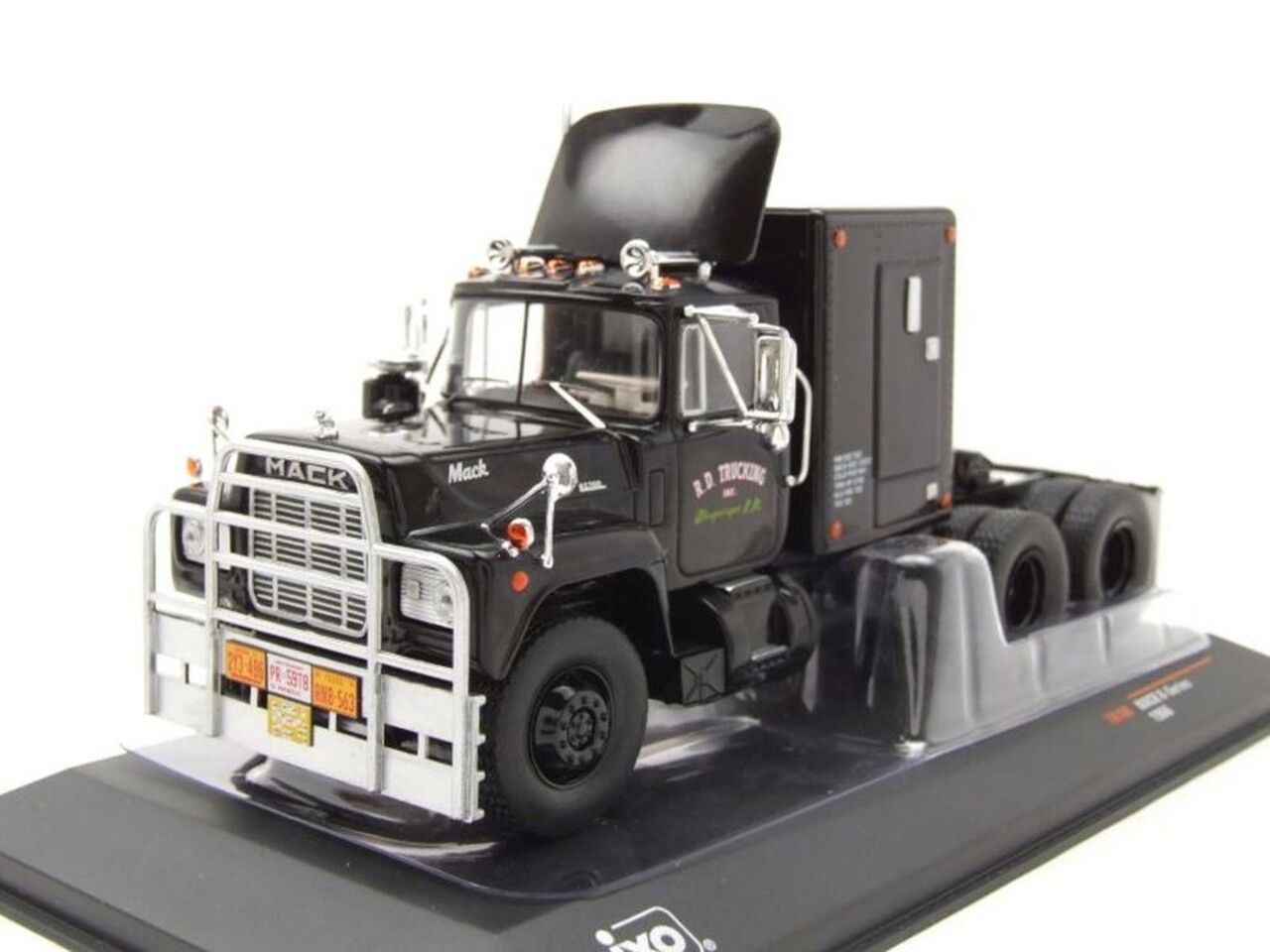 Mack Mack R-Series 1966 - 1:43 - IXO Models