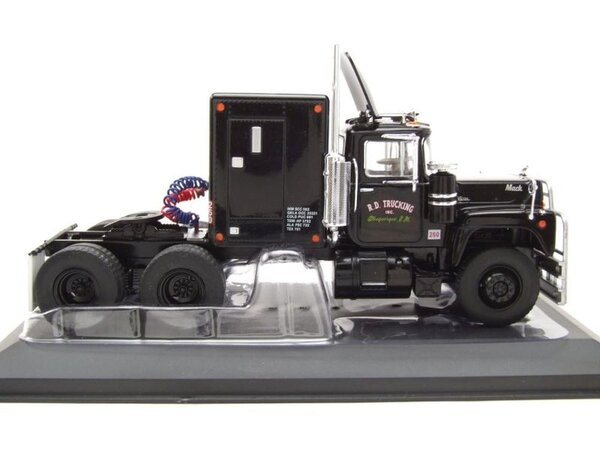 Mack Mack R-Series 1966 - 1:43 - IXO Models