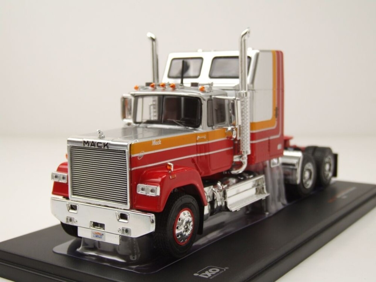 Mack Mack Superliner Magnum 1985 Tractor 6x4 - 1:43 - IXO Models Mack Mack Superliner Magnum 1985 Tractor 6x4 - 1:43 - IXO Models