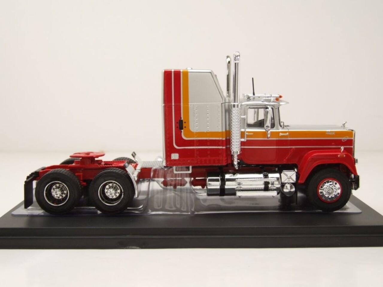 Mack Mack Superliner Magnum 1985 Tractor 6x4 - 1:43 - IXO Models Mack Mack Superliner Magnum 1985 Tractor 6x4 - 1:43 - IXO Models