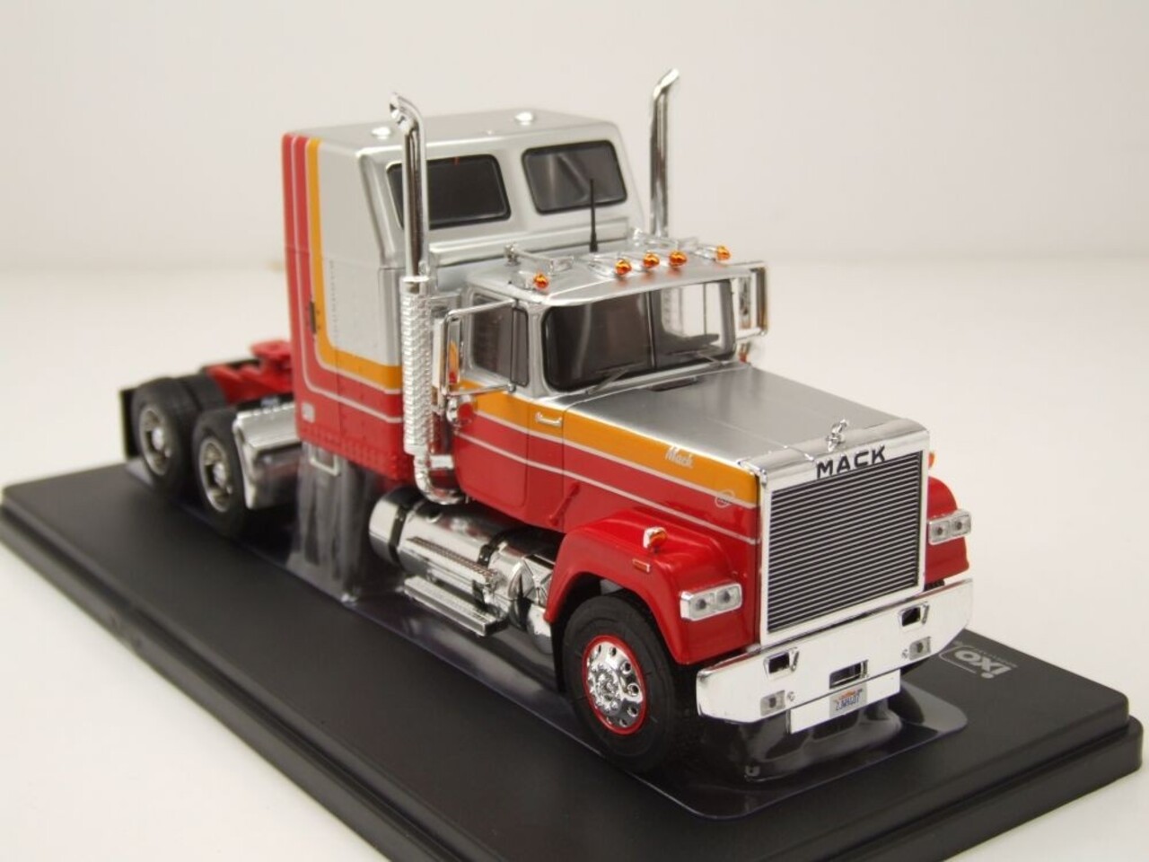 Mack Mack Superliner Magnum 1985 Tractor 6x4 - 1:43 - IXO Models Mack Mack Superliner Magnum 1985 Tractor 6x4 - 1:43 - IXO Models