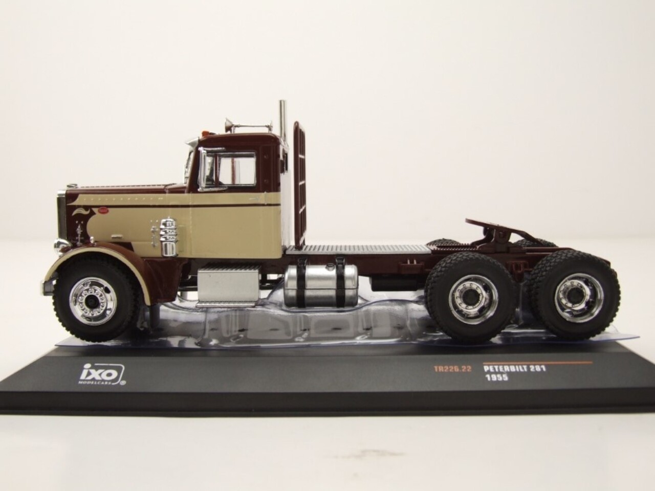 Peterbilt Peterbilt 281 Tractor 6x4 1955 - 1:43 - IXO Models Peterbilt Peterbilt 281 Tractor 6x4 1955 - 1:43 - IXO Models