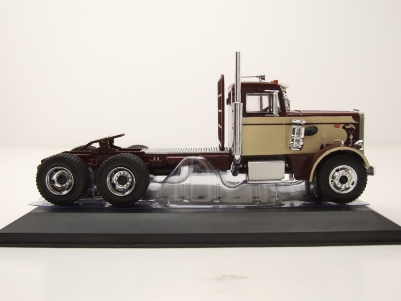Peterbilt Peterbilt 281 Tractor 6x4 1955 - 1:43 - IXO Models Peterbilt Peterbilt 281 Tractor 6x4 1955 - 1:43 - IXO Models
