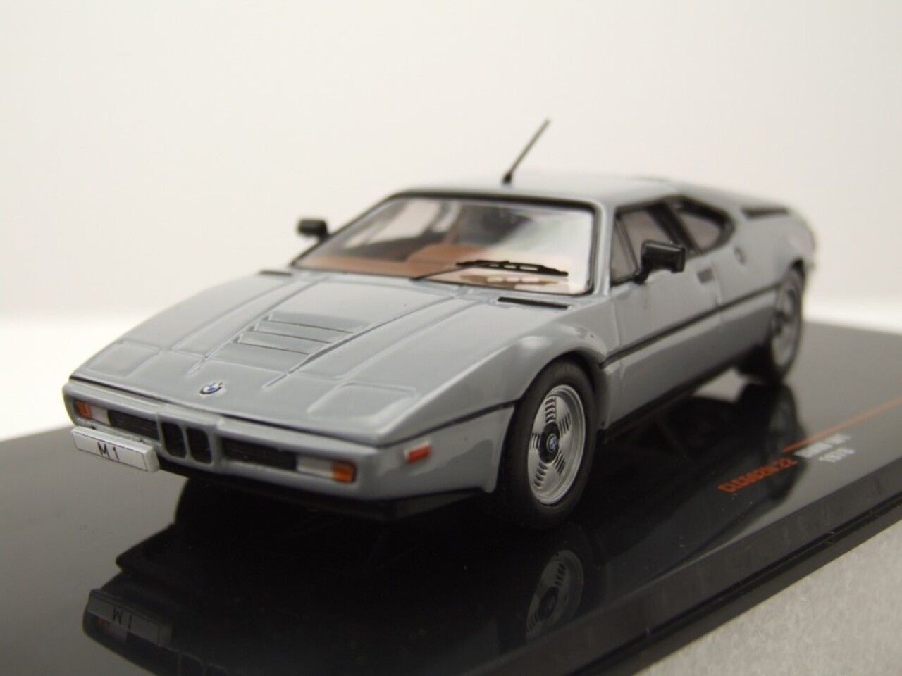 BMW BMW M1 1978 - 1:43 - IXO Models