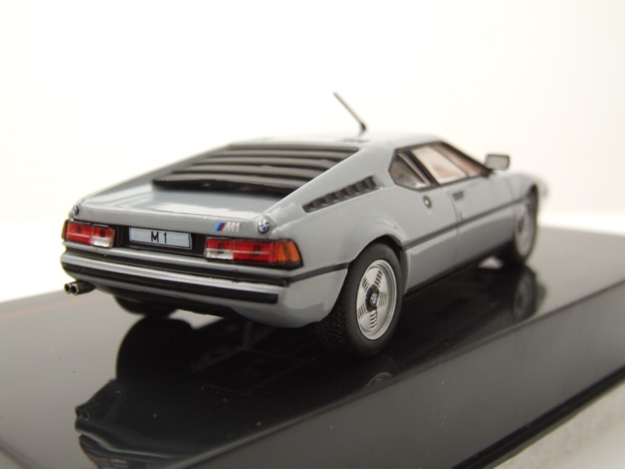 BMW BMW M1 1978 - 1:43 - IXO Models