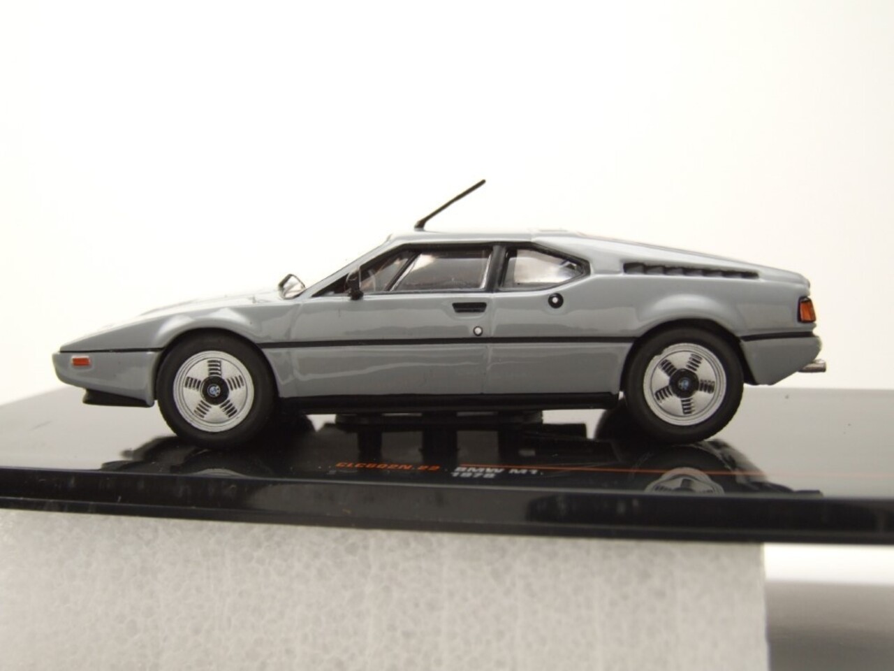 BMW BMW M1 1978 - 1:43 - IXO Models