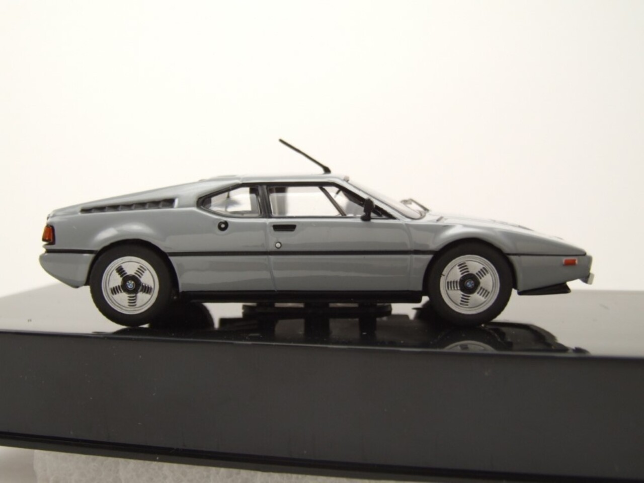 BMW BMW M1 1978 - 1:43 - IXO Models