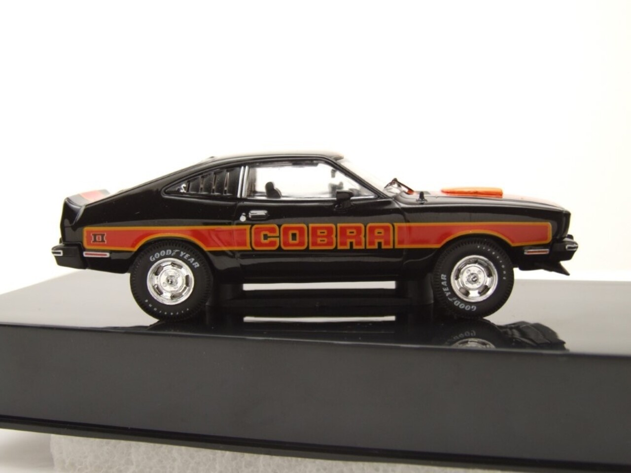Ford Ford Mustang II Cobra 1977 - 1:43 - IXO Models Ford Ford Mustang II Cobra 1977 - 1:43 - IXO Models