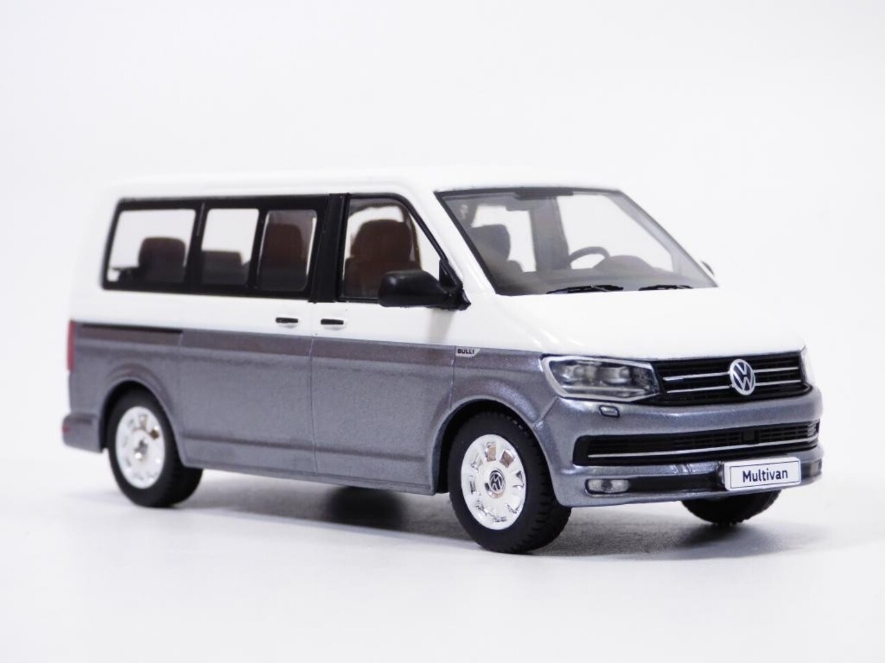 Volkswagen VW T5 Minibus 2003 - 1:43 - IXO Models Volkswagen VW T5 Minibus 2003 - 1:43 - IXO Models