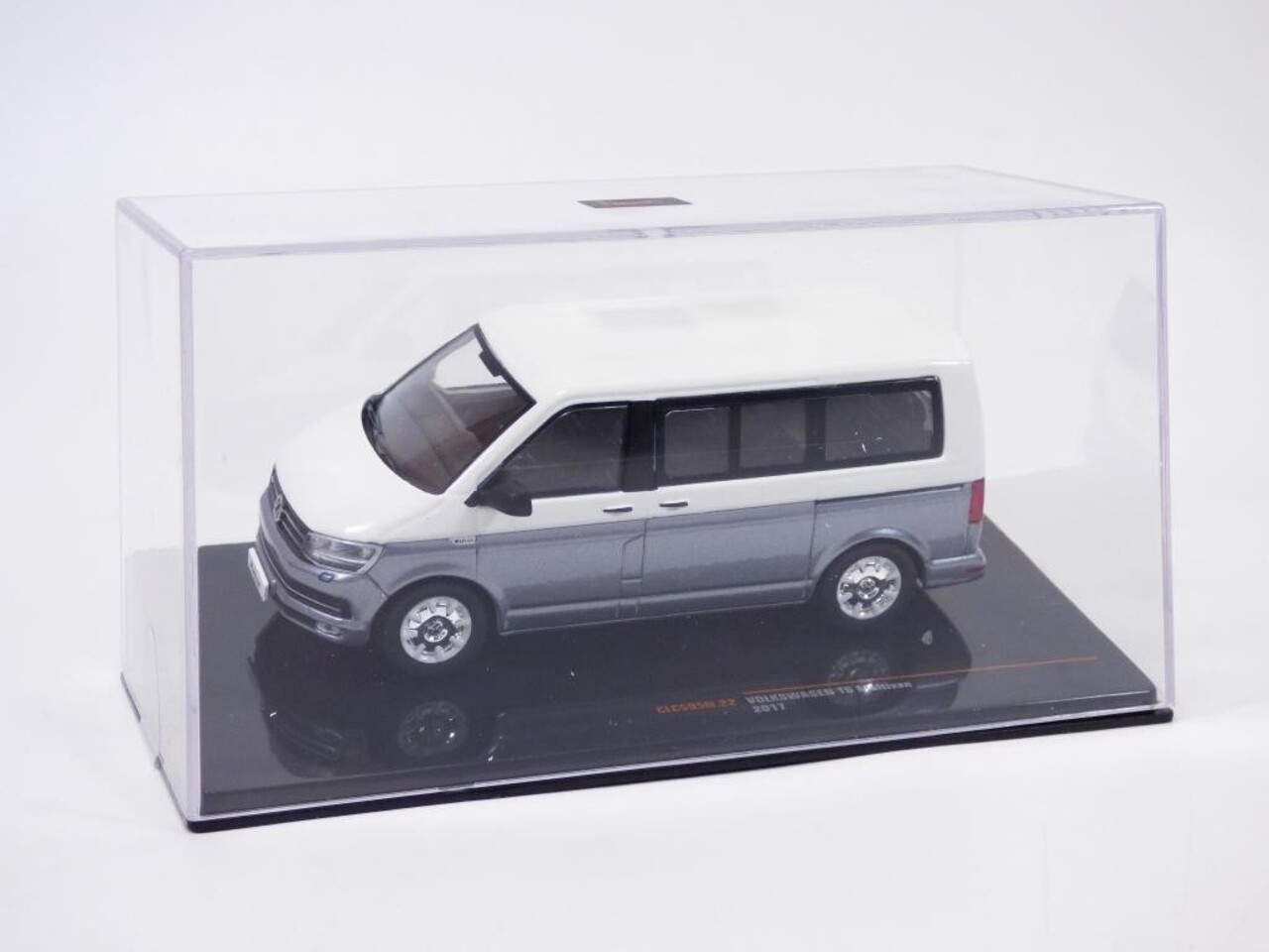 Volkswagen VW T5 Minibus 2003 - 1:43 - IXO Models Volkswagen VW T5 Minibus 2003 - 1:43 - IXO Models