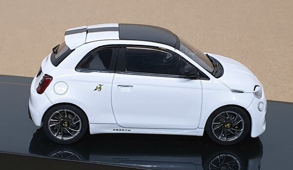 Fiat Fiat Abarth 500e 2024- 1:43 - IXO Models Fiat Fiat Abarth 500e 2024- 1:43 - IXO Models