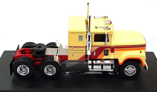 International International Transtar 4300 Tractor 6x4 1980 - 1:43 - IXO Models