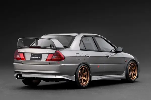 Mitsubishi Mitsubishi Lancer Evolution IV (CN9A) - 1:18 - Ignition Model Mitsubishi Mitsubishi Lancer Evolution IV (CN9A) - 1:18 - Ignition Model
