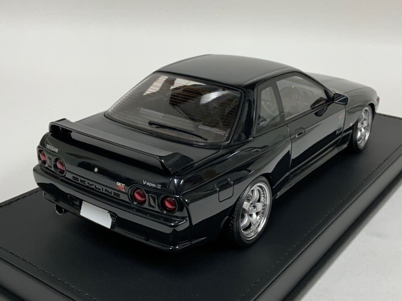 Nissan Initial D Nissan Skyline GT-R V-SpecII (BNR32) - 1:18 - Ignition Model Nissan Initial D Nissan Skyline GT-R V-SpecII (BNR32) - 1:18 - Ignition Model