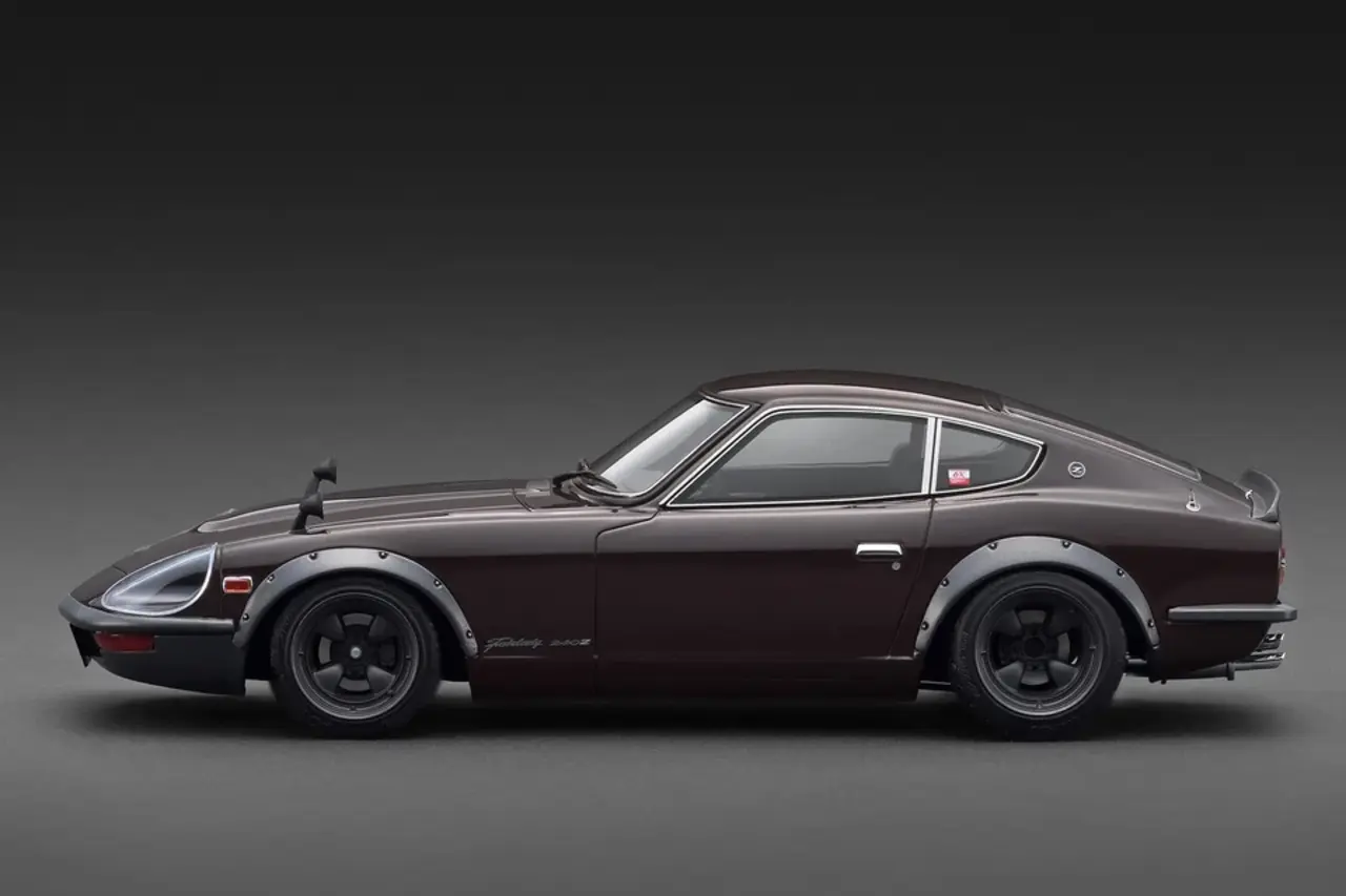 Nissan Nissan Fairlady 240ZG (HS30) - 1:18 - Ignition Model Nissan Nissan Fairlady 240ZG (HS30) - 1:18 - Ignition Model