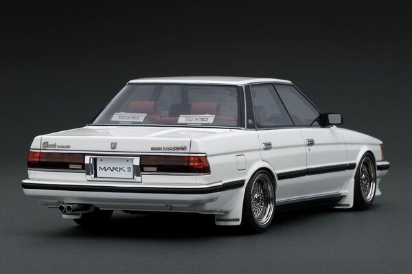 Toyota Toyota Mark II Grande (GX71)- 1:18 - Ignition Model
