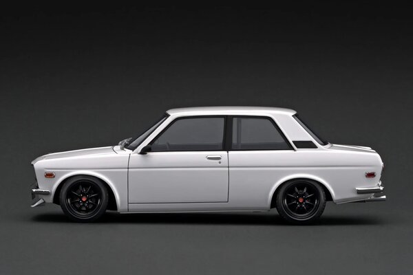 Datsun Datsun Bluebird (510) + Figure Mr. Yokoyama - 1:18 - Ignition Model Datsun Datsun Bluebird (510) + Figure Mr. Yokoyama - 1:18 - Ignition Model