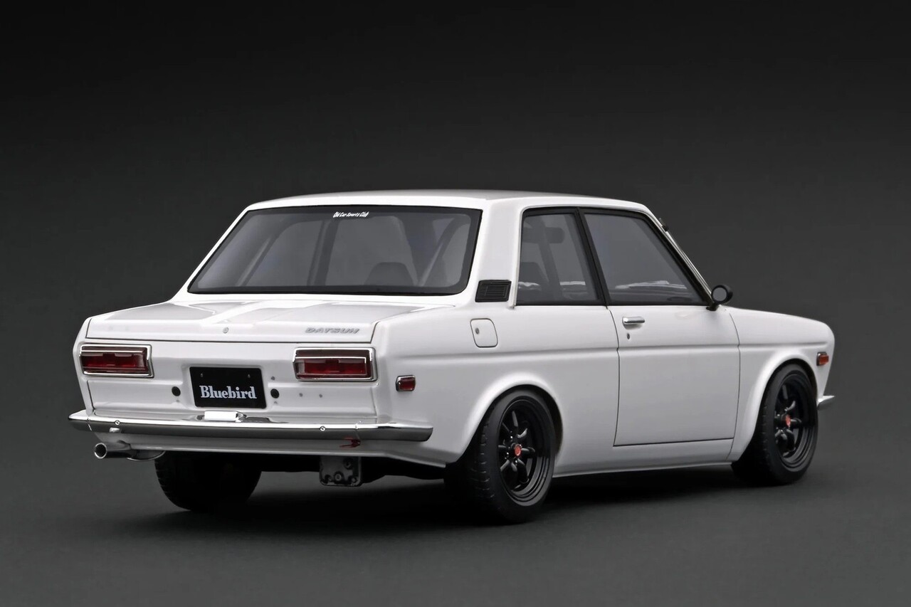 Datsun Datsun Bluebird (510) + Figure Mr. Yokoyama - 1:18 - Ignition Model Datsun Datsun Bluebird (510) + Figure Mr. Yokoyama - 1:18 - Ignition Model