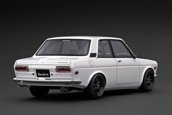 Datsun Datsun Bluebird (510) + Figure Mr. Yokoyama - 1:18 - Ignition Model Datsun Datsun Bluebird (510) + Figure Mr. Yokoyama - 1:18 - Ignition Model