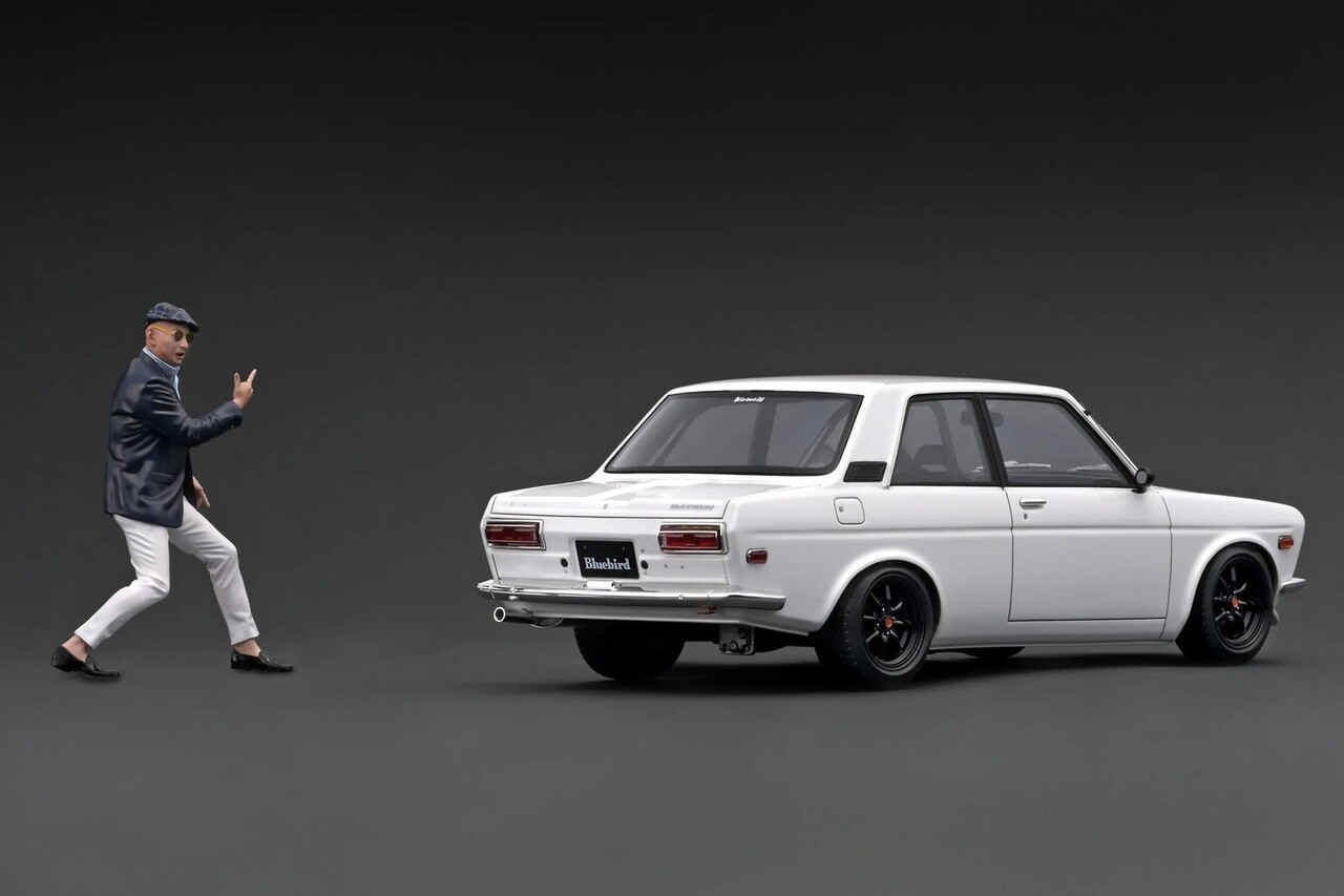 Datsun Datsun Bluebird (510) + Figure Mr. Yokoyama - 1:18 - Ignition Model Datsun Datsun Bluebird (510) + Figure Mr. Yokoyama - 1:18 - Ignition Model