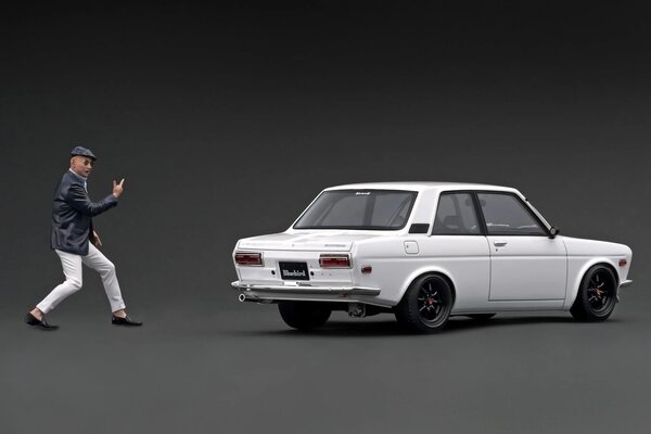 Datsun Datsun Bluebird (510) + Figure Mr. Yokoyama - 1:18 - Ignition Model Datsun Datsun Bluebird (510) + Figure Mr. Yokoyama - 1:18 - Ignition Model